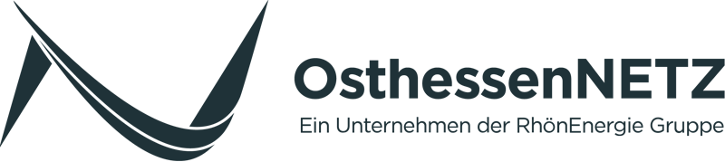 Logo von OsthessenNETZ mit geschwungenem Symbol und dem Zusatz: Ein Unternehmen der RhönEnergie Gruppe.“